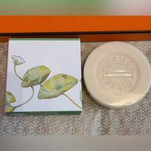HERMÉS SOAP  BAR — UN JARDIN SUR LE NIL 


1 SOAP SIZE 100 g - 3.5 oz